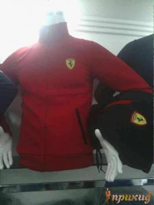 Спортивный костюм FERARI. Красная куртка и чёрные брюки